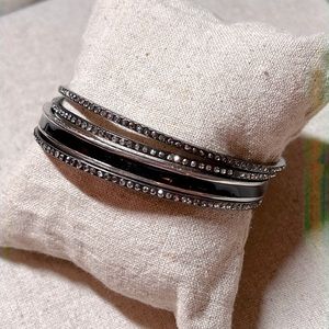 WHBM 4 silver/gunmetal bangle bracelets